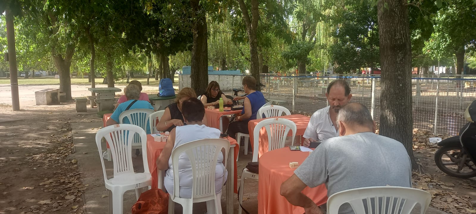 CONTINÚA LA PROPUESTA RECREATIVA “JUGAMOS BURAKO” PARA PERSONAS MAYORES